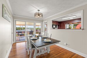 Dining - Lakeside Farmhouse: Walk to Marina/Golf/Tennis. 180° Water Views. 3 mi. to HPU (High Point)