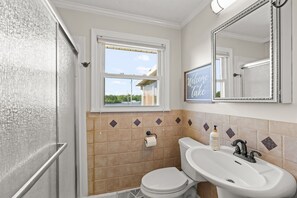 Shower, hair dryer, towels, soap - Lakeside Farmhouse: Walk to Marina/Golf/Tennis. 180° Water Views. 3 mi. to HPU (High Point)