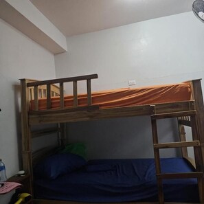 Desk, free WiFi - Hostal Casa Maricel (Granada)