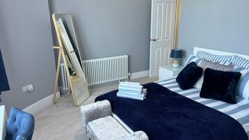 2 bedrooms, iron/ironing board, travel cot, free WiFi