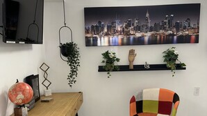 A dining area with a wooden table, a colorful chair, a globe, and a cityscape painting on the wall. - Sol studio in the middle of Miami (Miami)