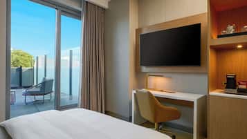 Premium Room, 1 Queen Bed, Non Smoking, Balcony