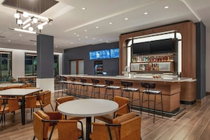 Breakfast and dinner served  - Courtyard By Marriott San Bernardino Loma Linda (Loma Linda)