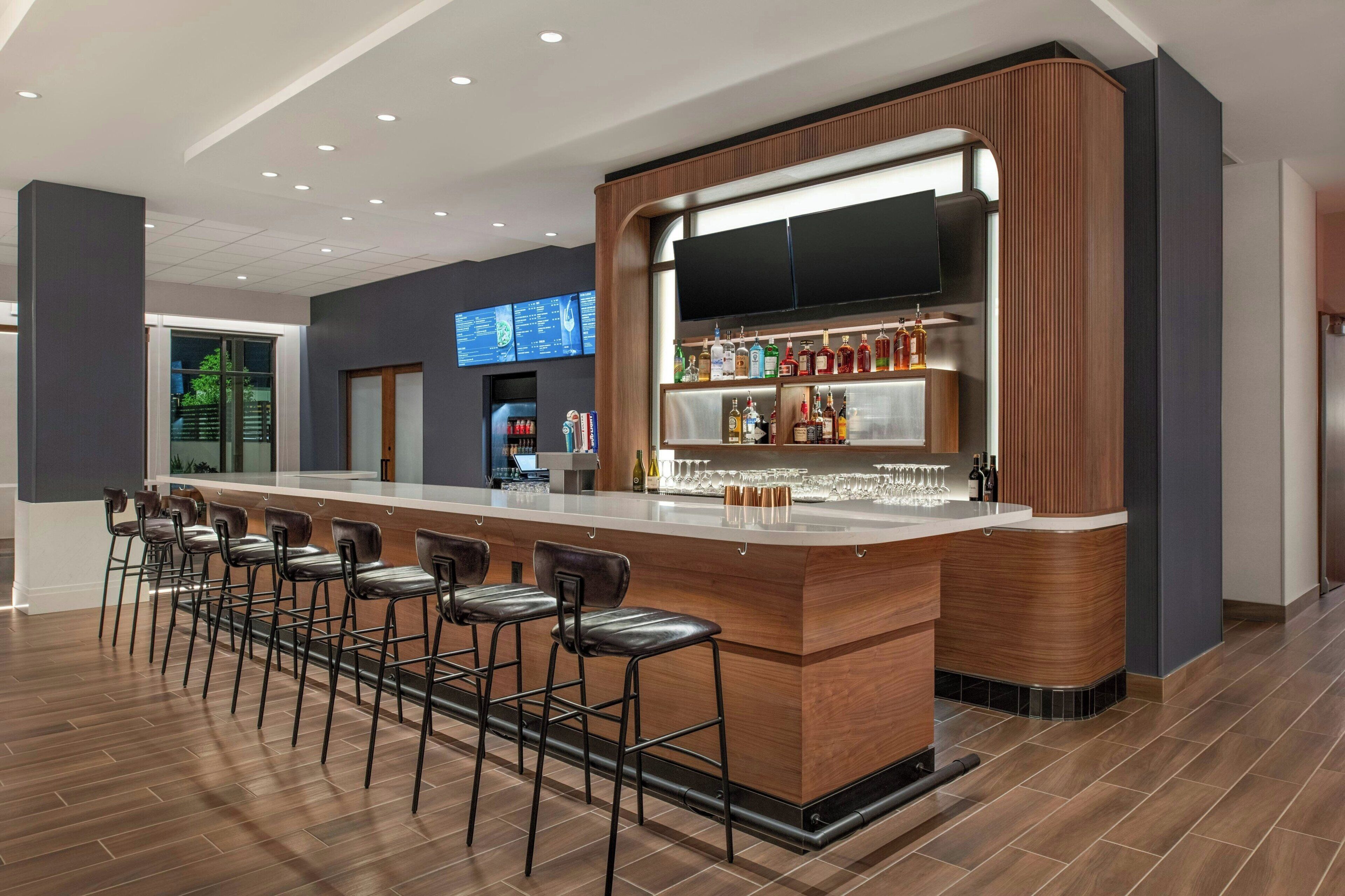 Se sirven desayunos, cenas y cocina americana 