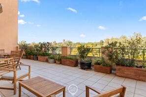 Outdoor dining - Pine & Sea Hideaway - Torre Grande (Torre Grande)