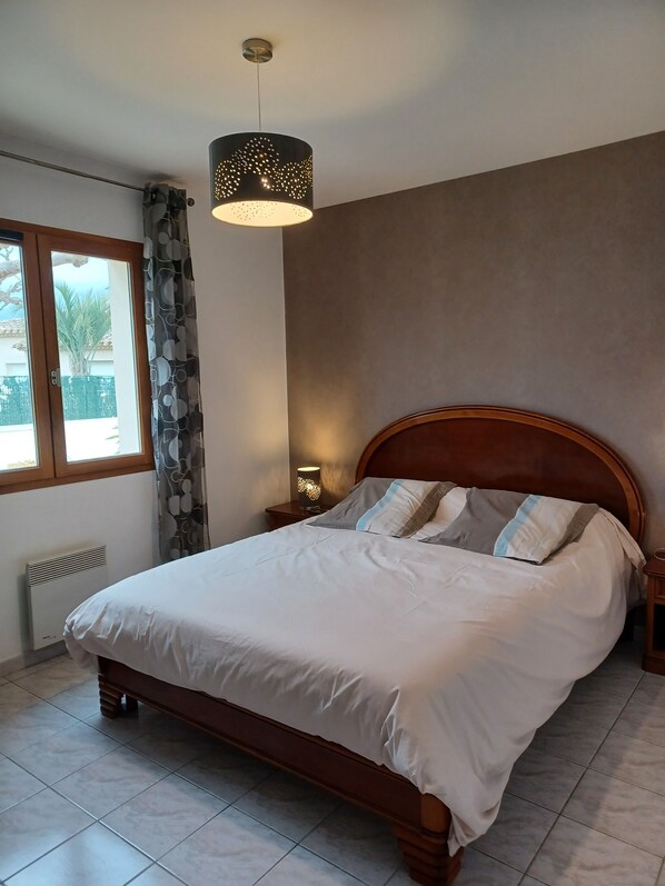 4 chambres, fer et planche à repasser, Wi-Fi gratuit, draps fournis