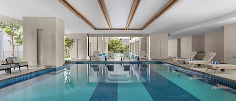 2 kolam renang indoor