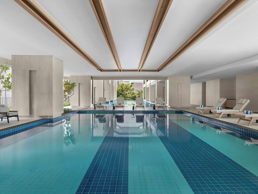 2 innendørsbassenger