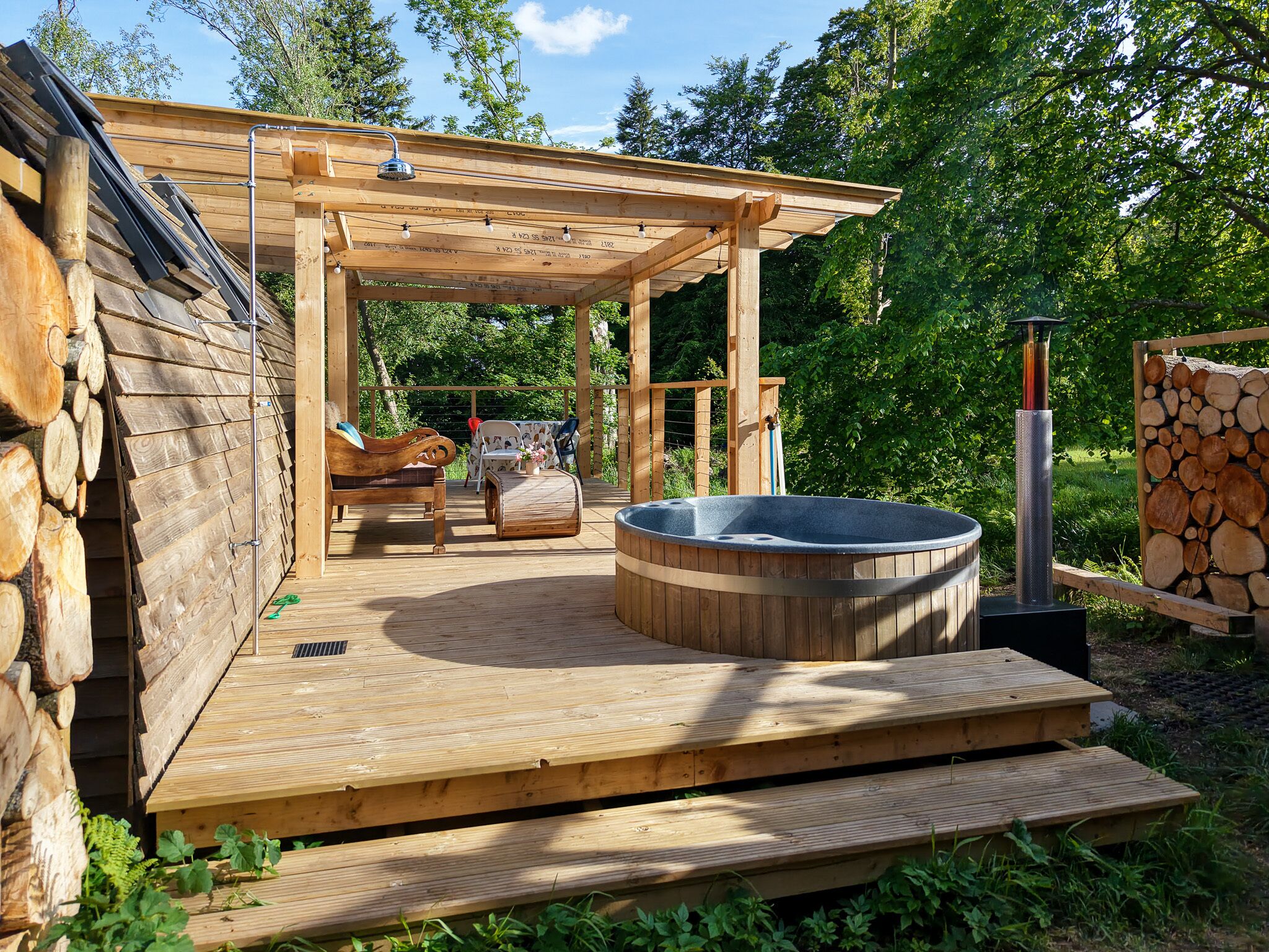 Outdoor spa tub