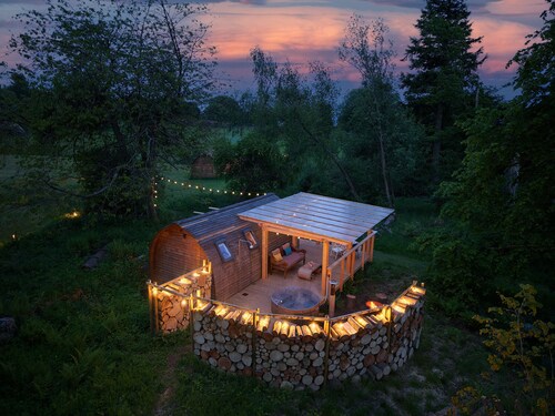 Luxury Cabin With Hot Tub and Pergola