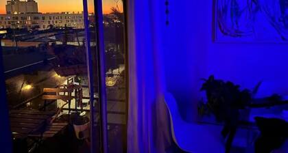 Loft in Hollywood /free parking with balcony