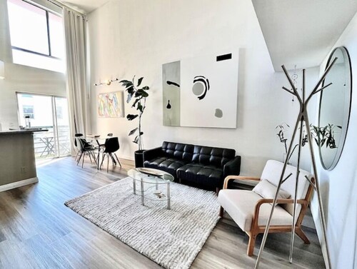 Loft in Hollywood /free parking with balcony