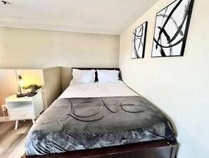 Iron/ironing board, WiFi, bed sheets