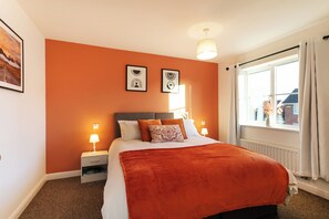 4 Schlafzimmer, Schreibtisch, Bügeleisen/Bügelbrett, kostenloses WLAN