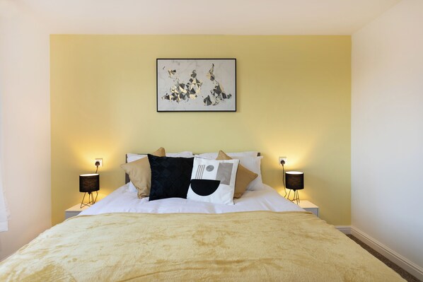 4 bedrooms, desk, iron/ironing board, free WiFi