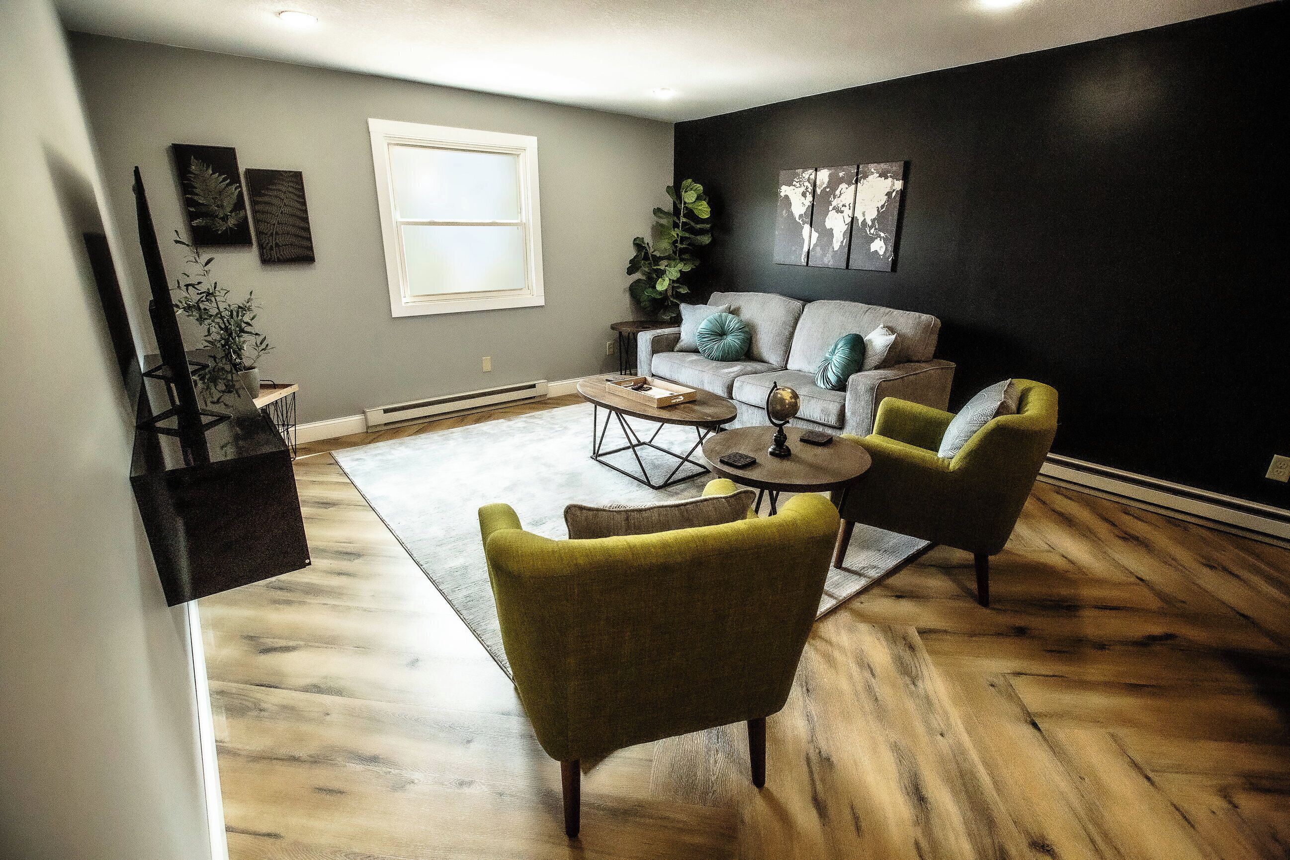 Smart TV, fireplace