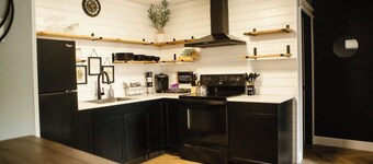 Cambrian & Co. Loft Cozy, Charming, Downtown Ease