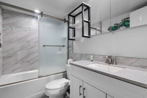 Hair dryer, towels - Serene Hawaiian Beachside Bliss (Kihei)