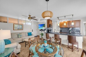 Interior - Oceanfront 2Bd 2Ba Air Conditioned Suite in South Maui (Kihei)