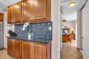 Interior - Oceanfront 2Bd 2Ba Air Conditioned Suite in South Maui (Kihei)