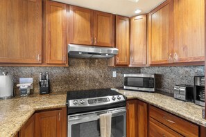 Kühlschrank, Mikrowelle, Ofen, Geschirrspüler