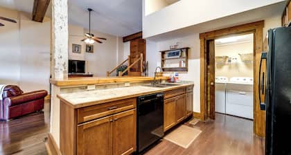 Private Unit Downtown Next to GSM Railroad & Polar Express