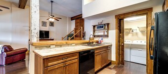 Private Unit Downtown Next to GSM Railroad & Polar Express