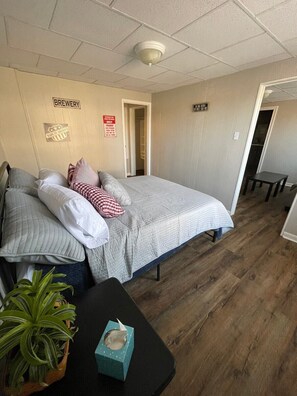 1 chambre, fer et planche à repasser, Wi-Fi gratuit, draps fournis