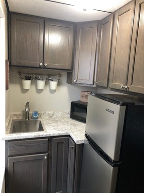 Refrigerador, microondas, cafetera/tetera