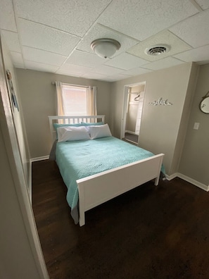 1 bedroom, WiFi (free), bed sheets