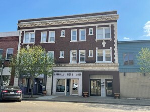 Exterior - Modern apartment in downtown Coshocton (Coshocton)