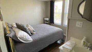1 bedroom, free WiFi, bed sheets