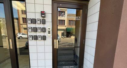 (35)-Kuningatar-Studio-Oma kylpyhuone-Kaupunkinäkymä