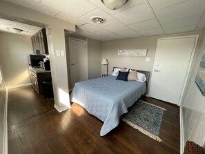 1 bedroom, free WiFi, bed sheets - Studio Apartment on Main Street in Coshocton (36) (Coshocton)