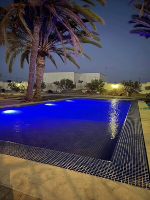 Outdoor pool - Magnificent waterfront villa + Kerkennah swimming pool (bounouma)