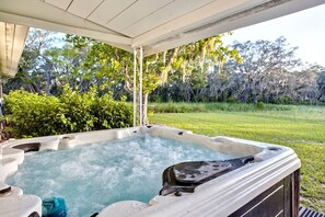 Bañera de hidromasaje al aire libre