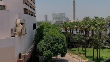 إطلالة على البحيرة