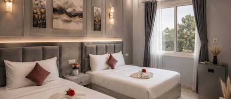 Deluxe Double or Twin Room, Balcony, River View | Egyptian cotton sheets, premium bedding, Select Comfort beds, minibar
