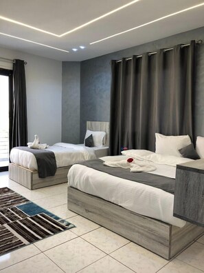 Blendingsgardiner, lydisolert, strykejern/-brett og wi-fi (inkludert)