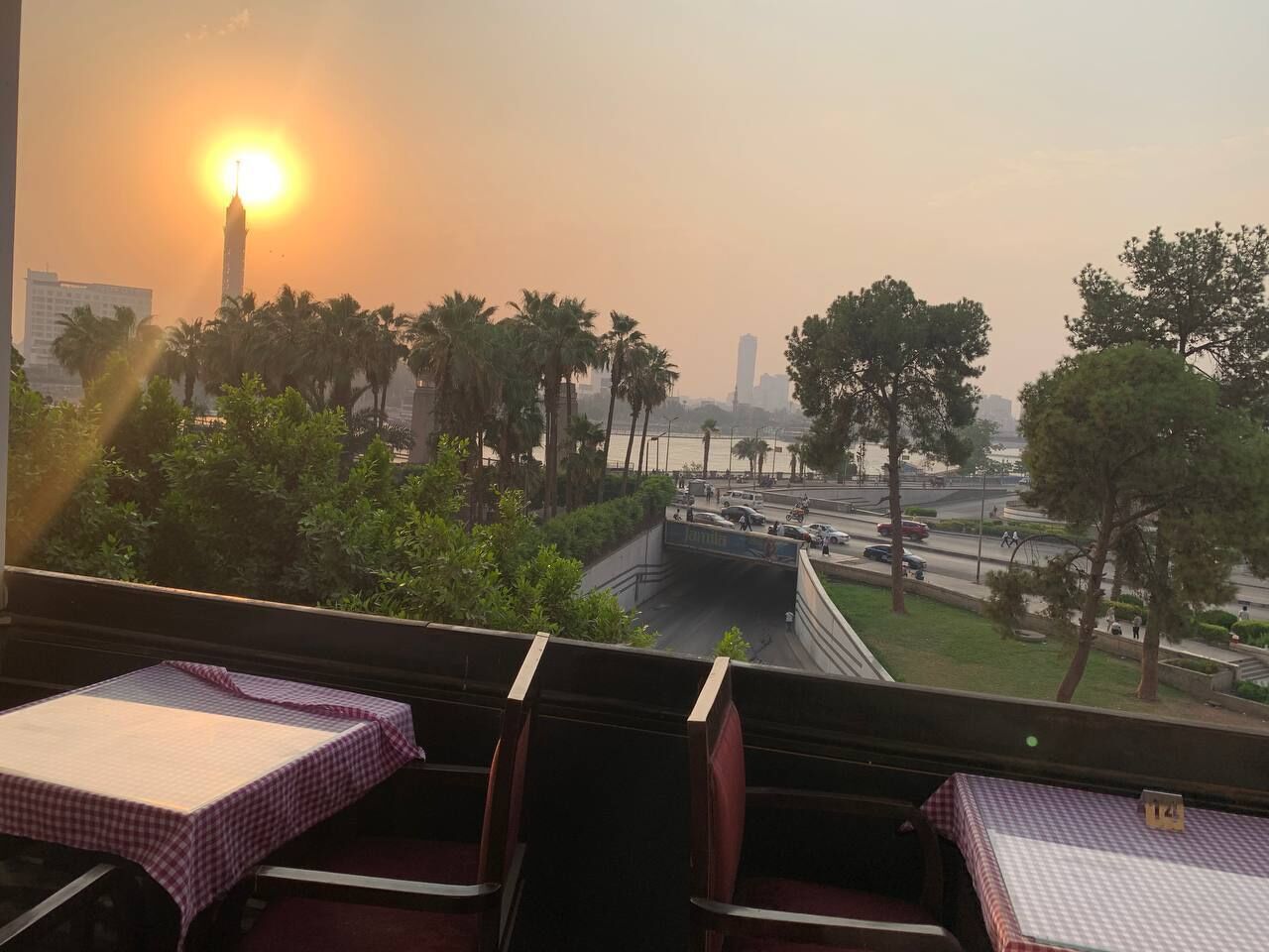 Suite familiare, vista fiume | Cucina privata | Mini-frigorifero, microonde, forno, piano cottura