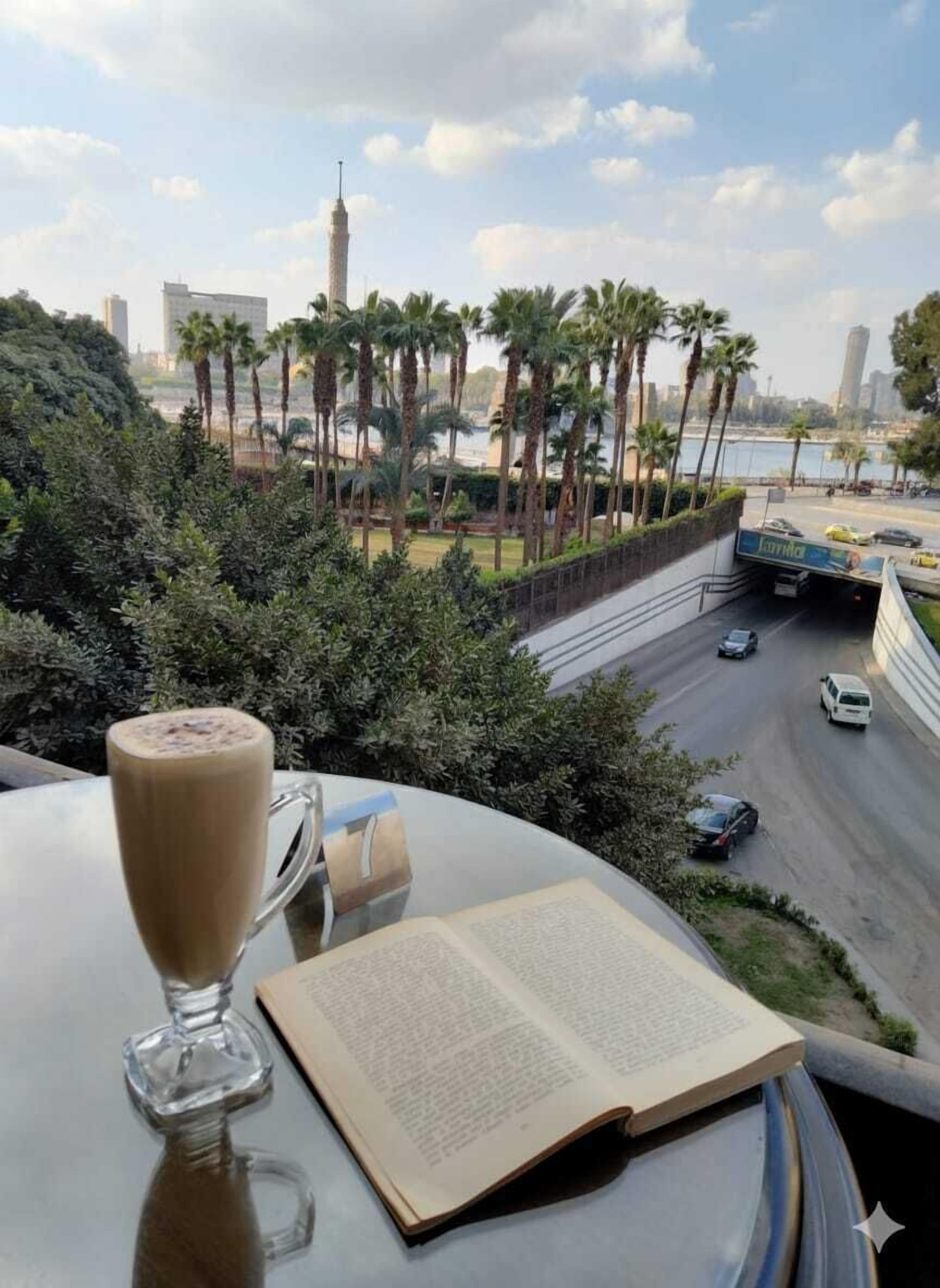 Kolmen hengen deluxe-huone, jokinäköala | Yksityinen keittonurkkaus | Minijääkaappi, mikroaaltouuni, uuni, liesi