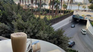 Frigobar, microondas, horno, placa de cocina