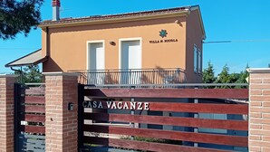 A villa named "Villa N. Nicola" with a gated entrance labeled "Casa Vacanze."
