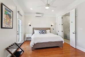 2 bedrooms, desk, iron/ironing board, WiFi