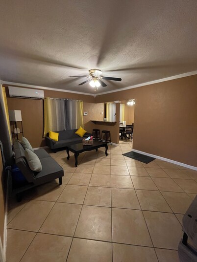 Charming 2-bedroom house in central Hobbs!