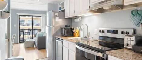 Fridge, microwave, stovetop, dishwasher