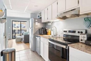 Fridge, microwave, stovetop, dishwasher