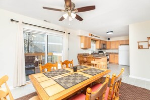 Dining - Sleeps 8 | Pool | Parking | Steps to Beach (Ocean City)