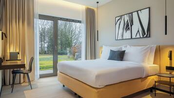 Premium Room, 1 King Bed, Garden View | In-room safe, blackout drapes, soundproofing, iron/ironing board