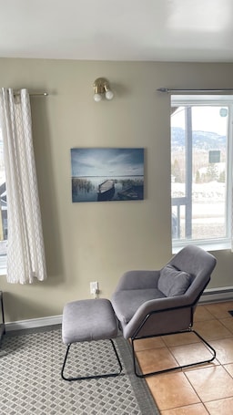 Smart TV. Cozy Nest at L'Anse-Saint-Jean